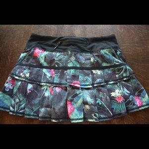 Lululemon size 4 reg floral skirt!!